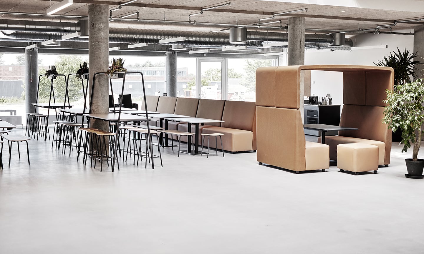 An office with community tables and chairs in it.