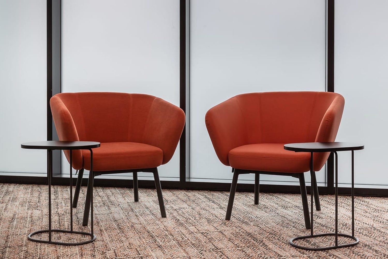 Two lounge chairs for offices in an office with two office coffee tables