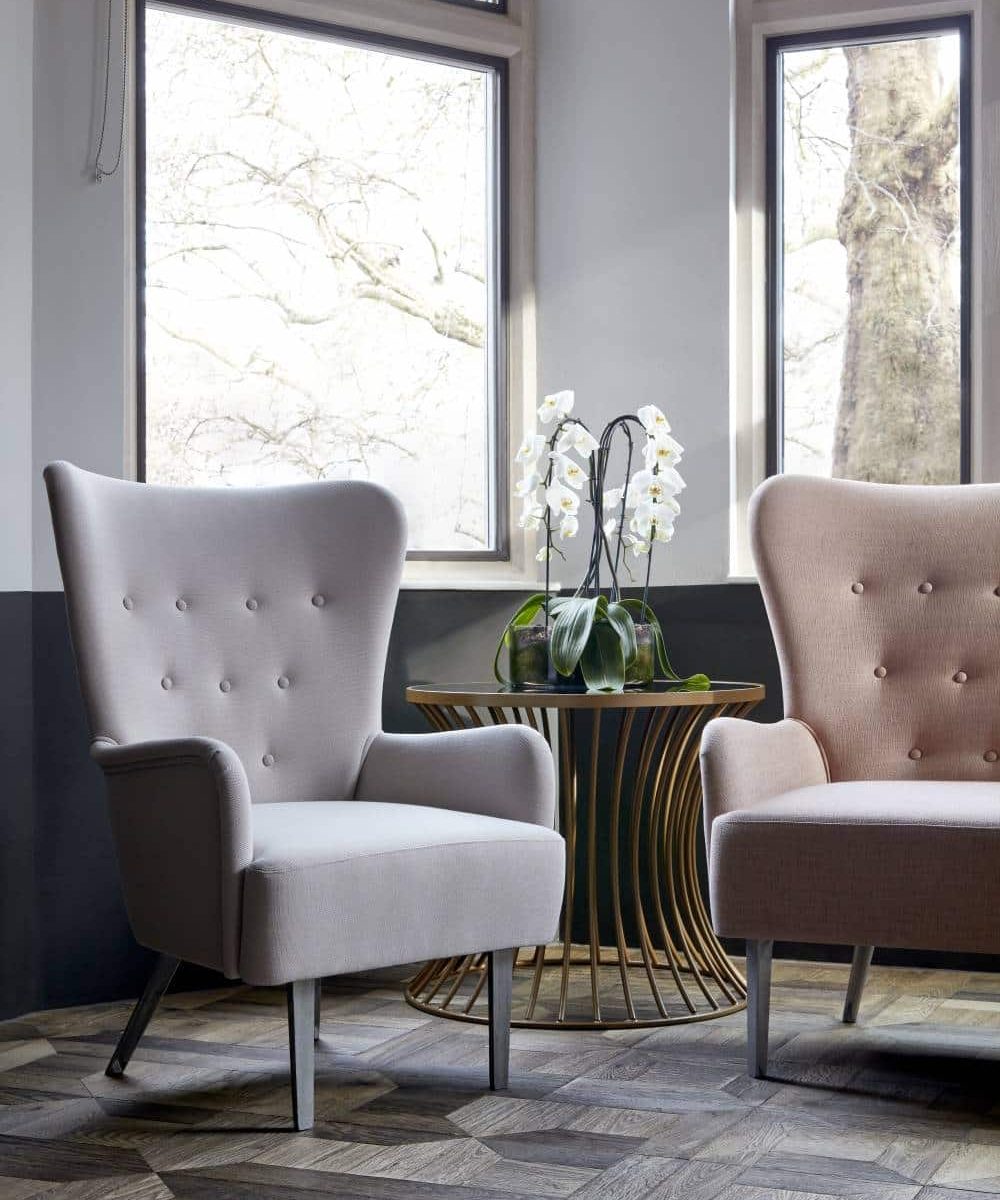 OCEE_FOUR - UK - Soft Seating - DA - Lifestyle Image 3