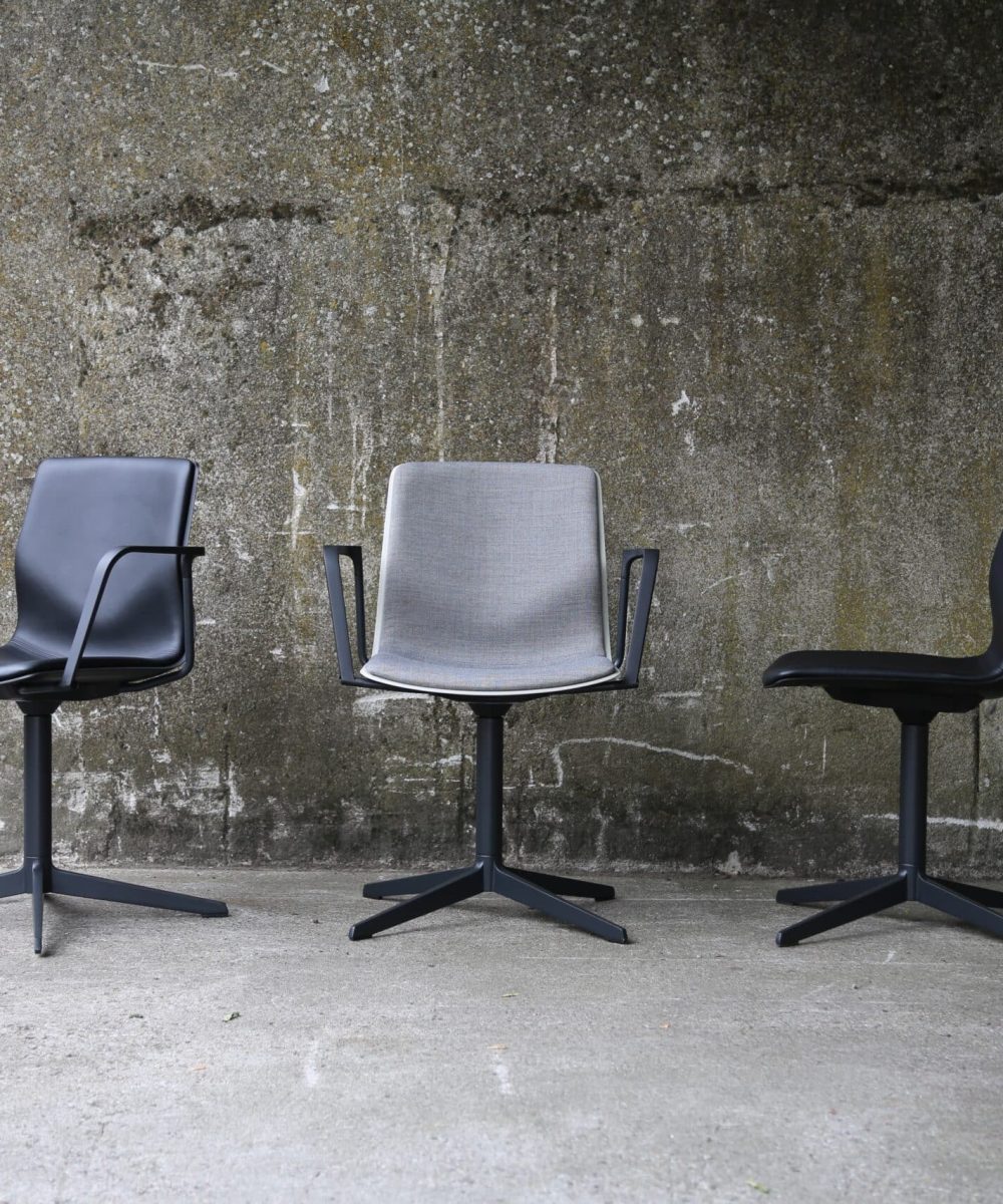 OCEE_FOUR – Chairs – FourSure 99 – Lifestyle Image 1