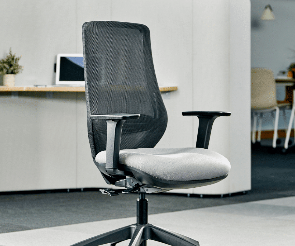 emi-task-chair