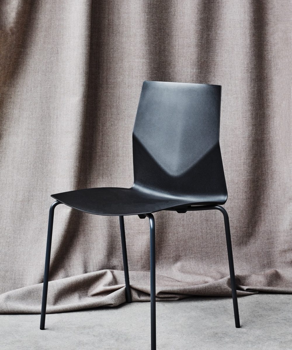 OCEE&FOUR – Chairs – FourCast 2 Four EU Ecolabel – Lifestyle Image 2 Large