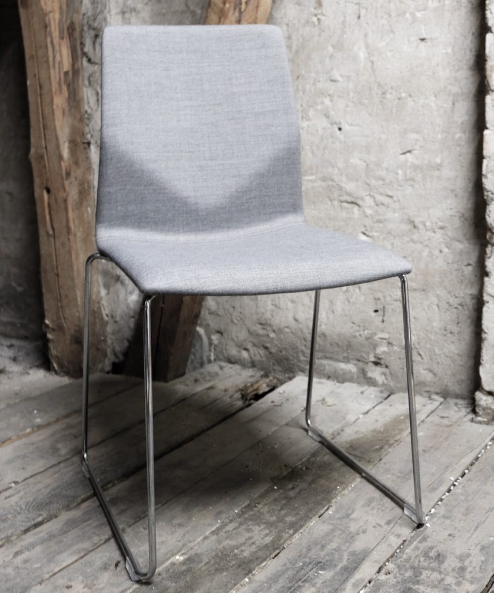 OCEE&FOUR – Chairs – FourCast 2 Line – Lifestyle Image 7 Large