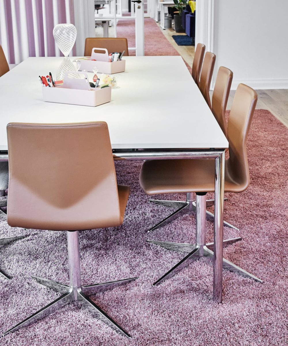 OCEE&FOUR – Tables – FourMeeting – Lifestyle Image 1