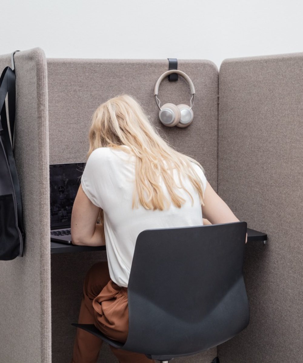 OCEE&FOUR – Work & Study Booths – FourPeople Study Booth – Lifestyle Image 3 Large