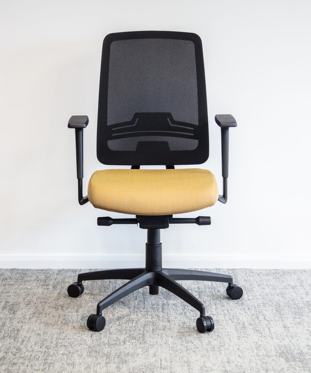 OCEE_FOUR-–-UK-–-Task-Chair-–-Absolute-Mesh-–-Packshot-Image2.png