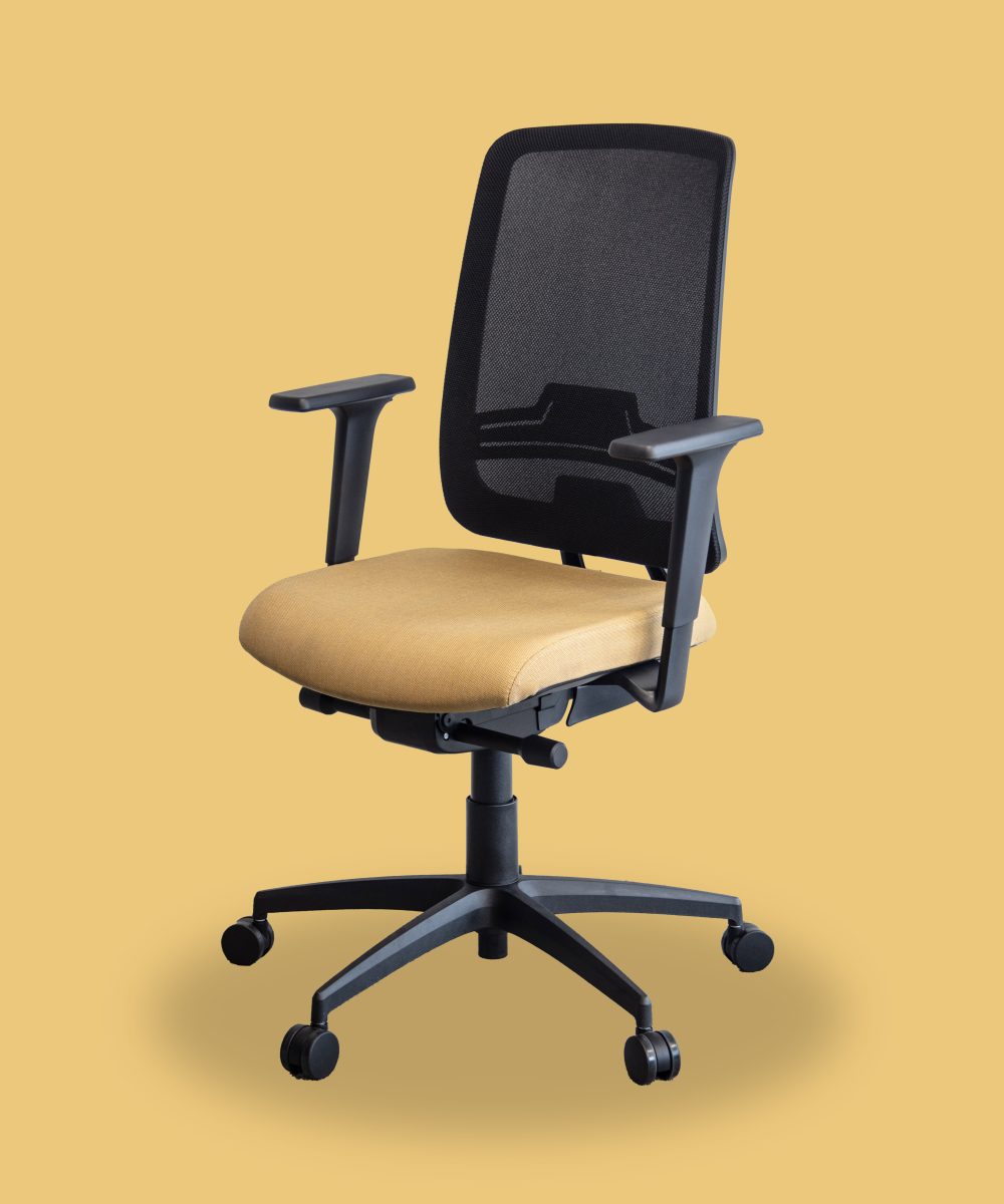 OCEE_FOUR-–-UK-–-Task-Chair-–-Absolute-Mesh-–-Packshot-Image4.png