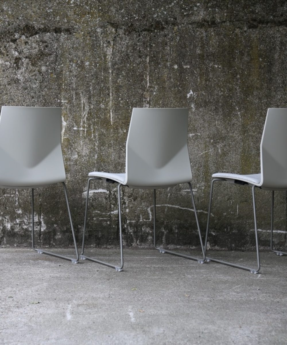 OCEE&FOUR – Chairs – FourCast 2 Line – Lifestyle Image 1 Large