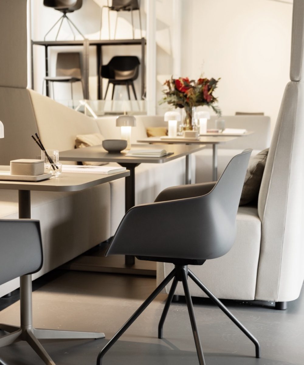 OCEE&FOUR – Chairs – FourMe 11 – Lifestyle Image 3 Large