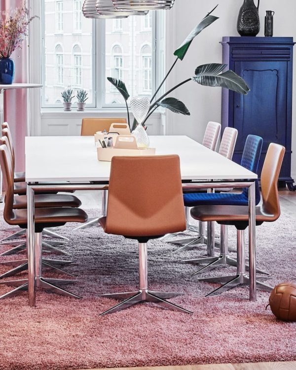 OCEE&FOUR – Tables – FourMeeting – Lifestyle Image 2