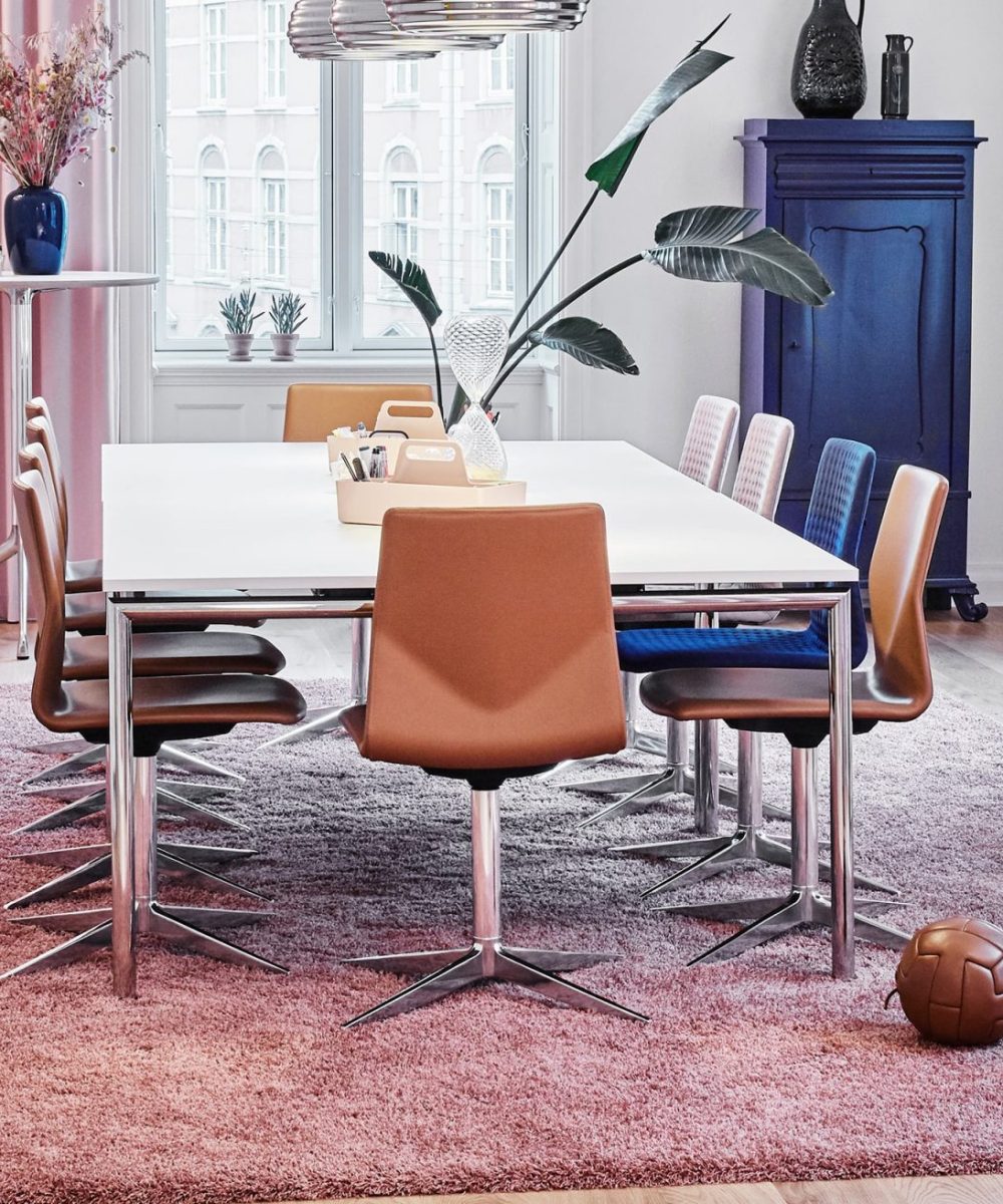 OCEE&FOUR – Tables – FourMeeting – Lifestyle Image 2