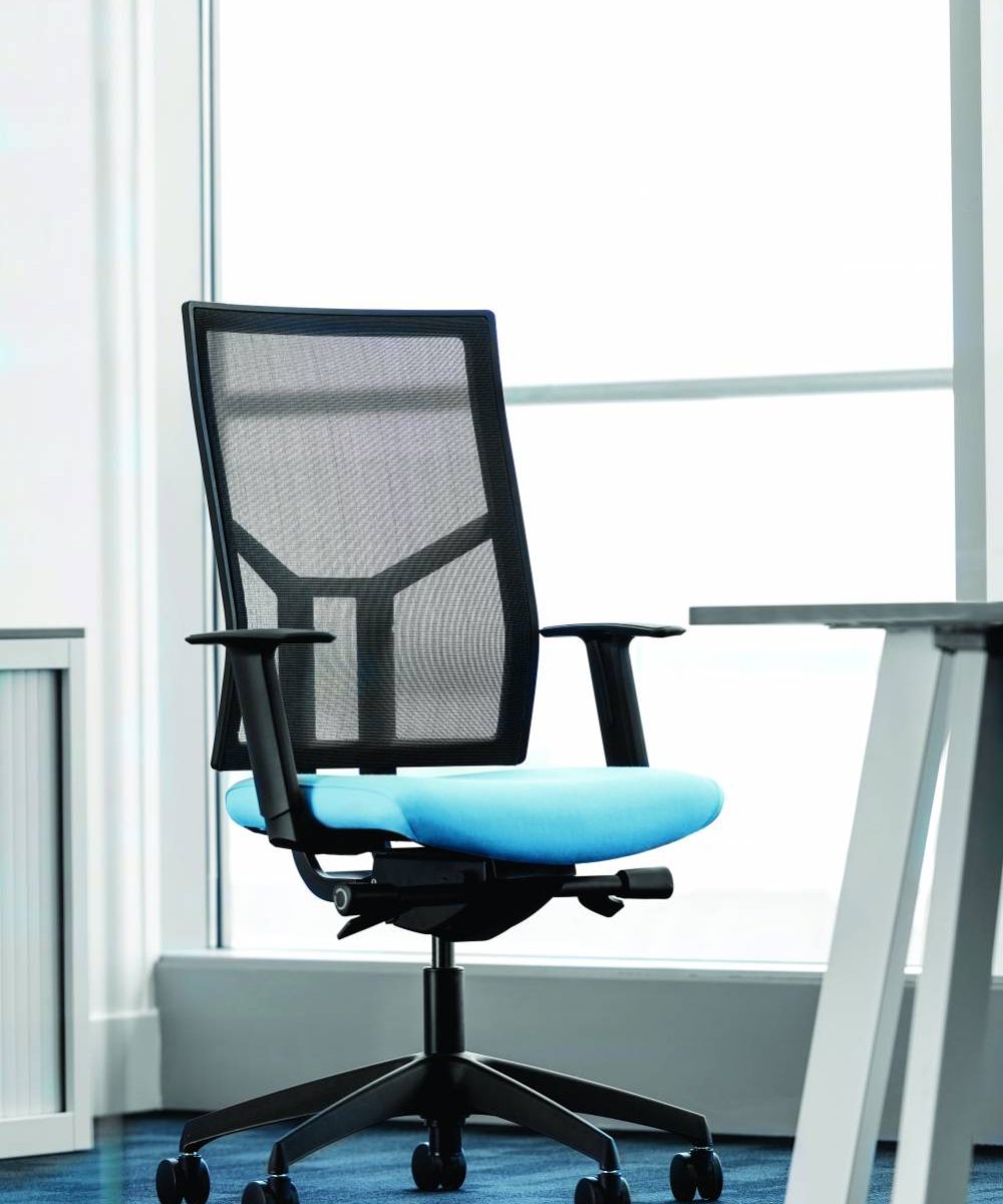 OCEE&FOUR – UK – Task Chair – Airo – Lifestyle Image 1