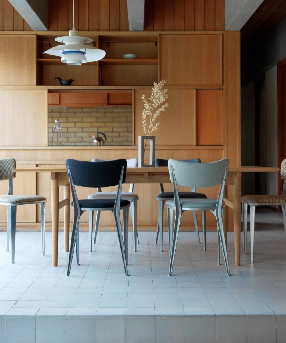 OCEE_FOUR - UK - Chairs - BA3 - Lifestyle Image 2
