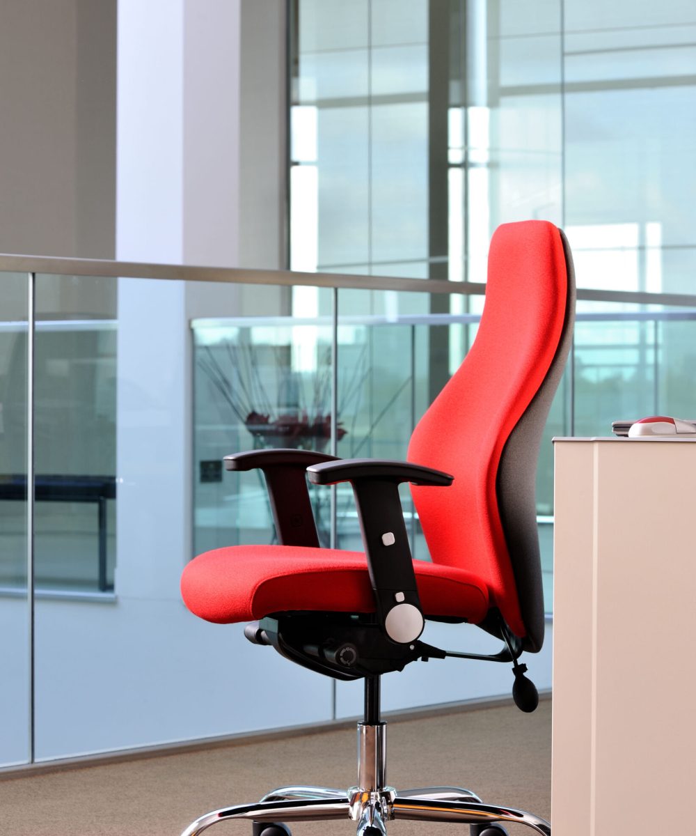 OCEE_FOUR – UK – Task Chair – Flexion – Lifestyle Image 2